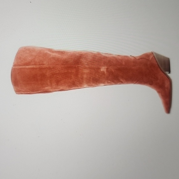 VINCE CAMUTO SHAHARLA KETCHUP BOOT SIZE 8 - Picture 2 of 6